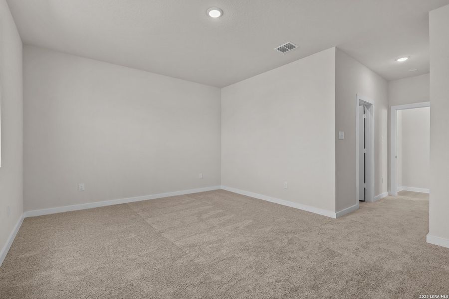 Spacious, unfurnished interior of a new home in Mesa Vista, San Antonio (Image 28).