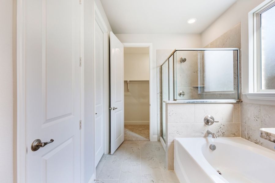 Representative furnished interior of a home built from the Nueces by UnionMain Homes in Lake Breeze, Lavon (Image 7).