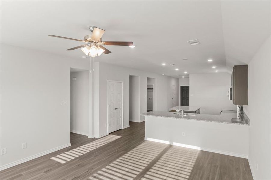 Spacious, unfurnished interior of a new home in Retreat at Fossil Creek, Fort Worth (Image 9). Spacious, unfurnished interior of a new home in Retreat at Fossil Creek, Fort Worth (Image 9).