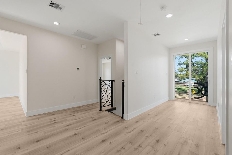 Spacious, unfurnished interior of a new home in , Channelview (Image 31).