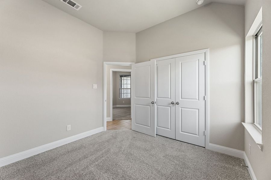 Spacious, unfurnished interior of a new home in Fair Oaks, Bridgeport (Image 30).