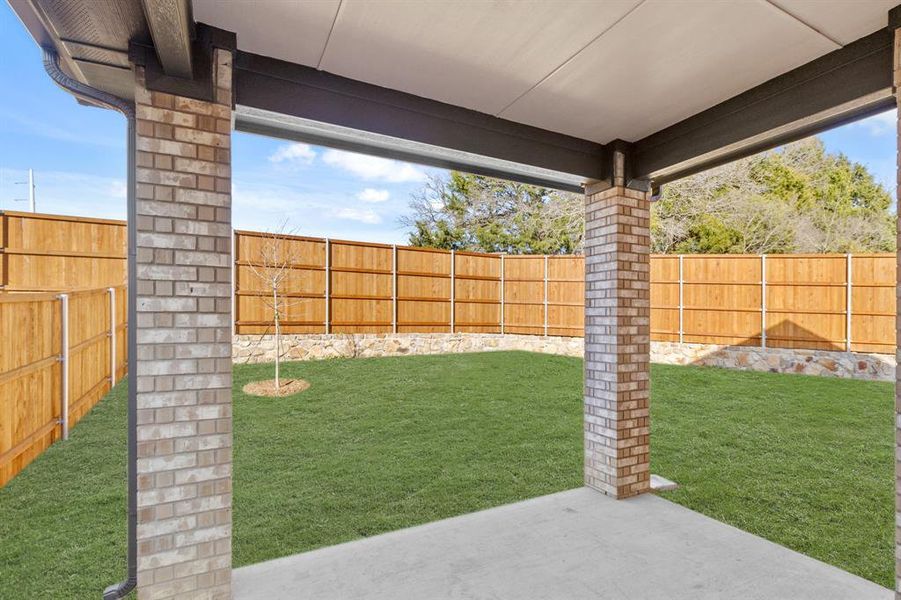 Exterior details and patio area of a home in , Garland (Image 4).
