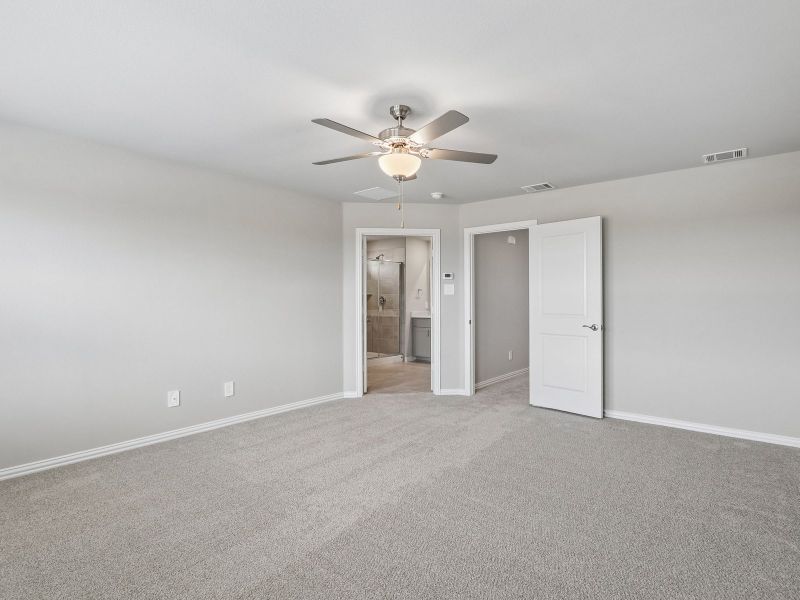Spacious, unfurnished interior of a new home in Oak Ridge Park, Corinth (Image 12).