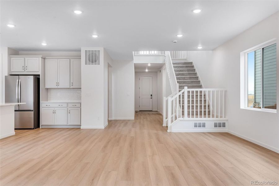 Spacious, unfurnished interior of a new home in Reunion, Commerce City (Image 40).
