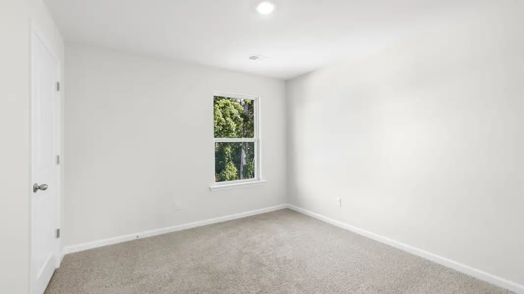 Spacious, unfurnished interior of a new home in Chestnut Ridge, Greenville (Image 30).
