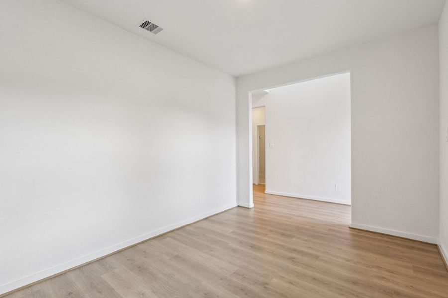 Spacious, unfurnished interior of a new home in Southwinds, Baytown (Image 25). Spacious, unfurnished interior of a new home in Southwinds, Baytown (Image 25).