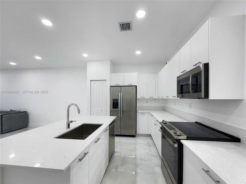 Furnished interior view inside a new home in , Doral (Image 12).