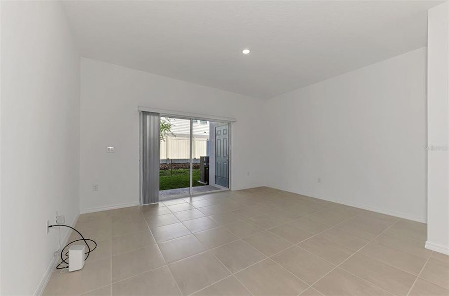 Spacious, unfurnished interior of a new home in , Sarasota (Image 25).