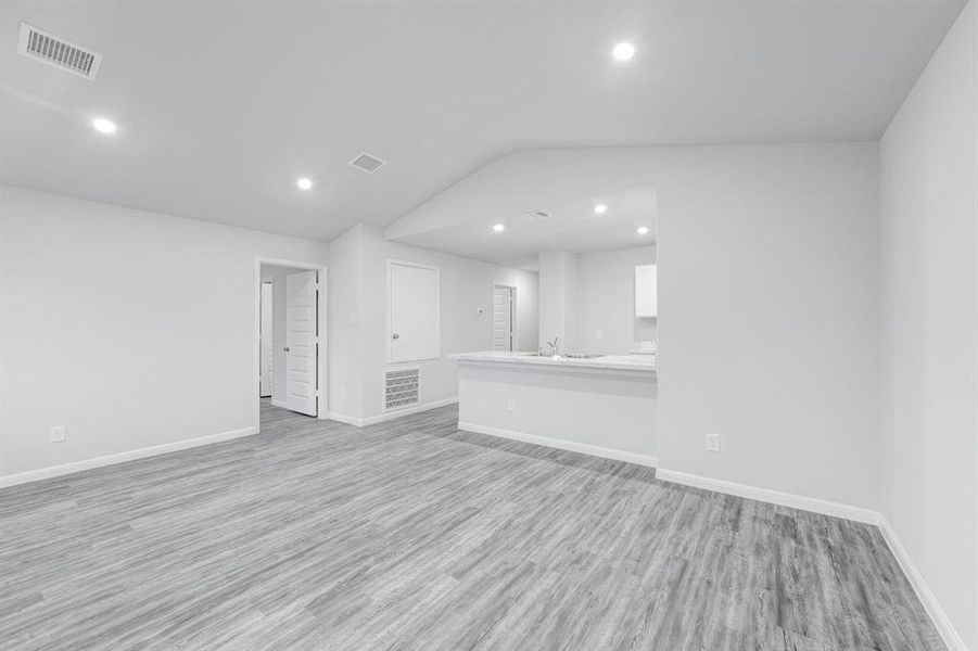 Spacious, unfurnished interior of a new home in Park Central, Mineola (Image 16).