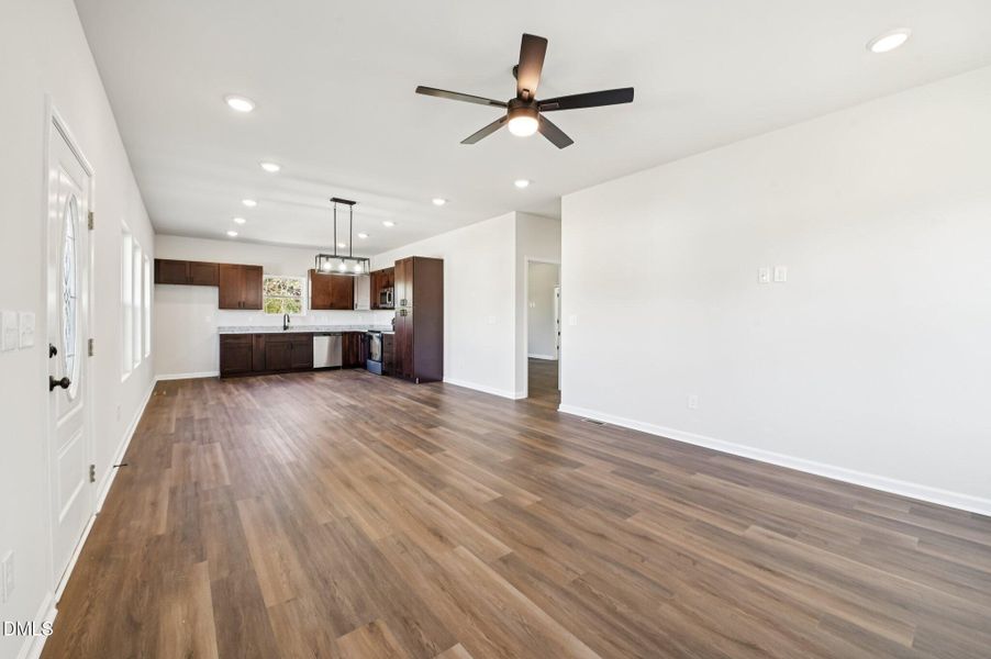 8-web-or-mls-Foster St-S0711-008