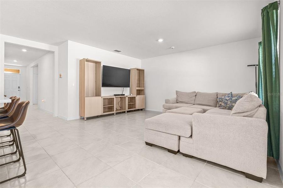 Furnished interior view inside a new home in , Bartow (Image 16).