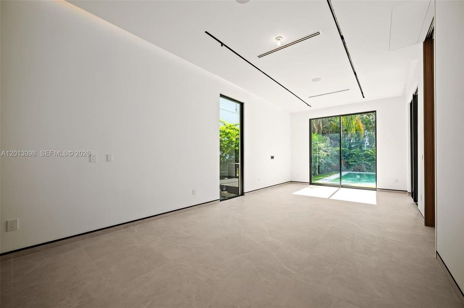 Spacious, unfurnished interior of a new home in , Miami (Image 39).