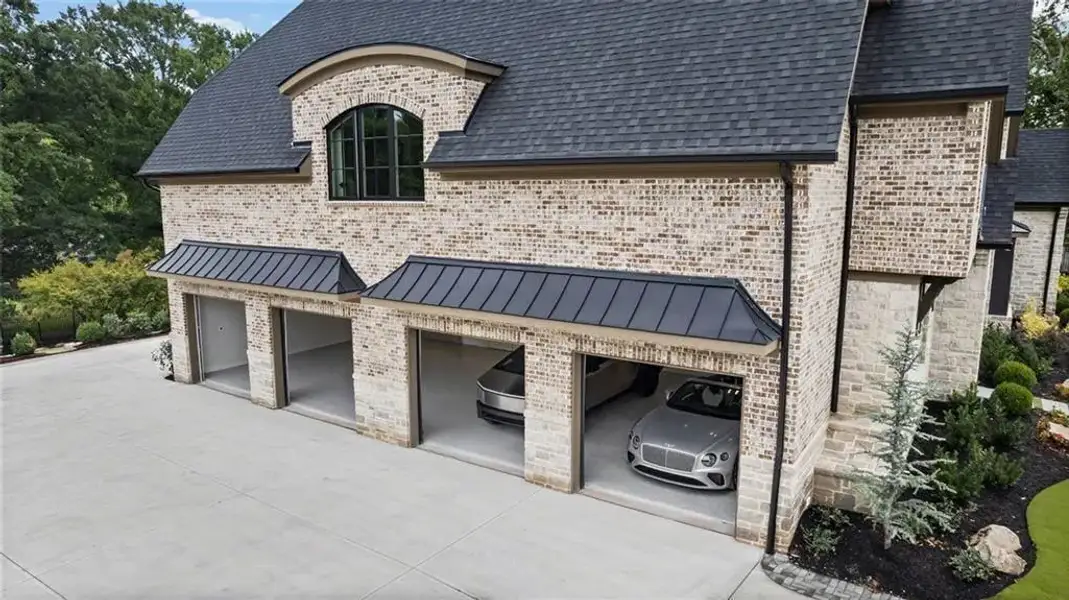 Exterior details and patio area of a home in , Alpharetta (Image 56).