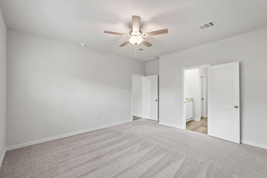 Spacious, unfurnished interior of a new home in Lexington Heights, Willis (Image 16).