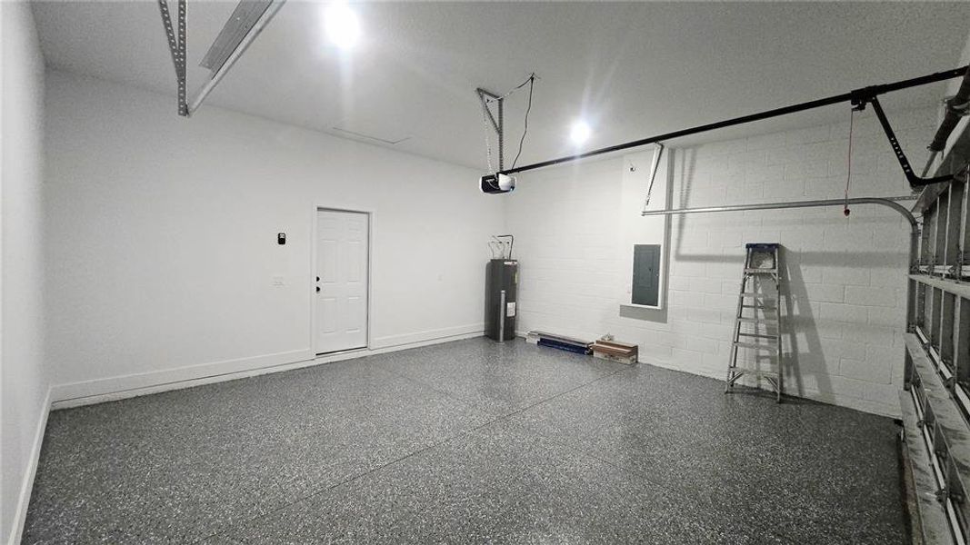 Spacious, unfurnished interior of a new home in , Ocala (Image 32).