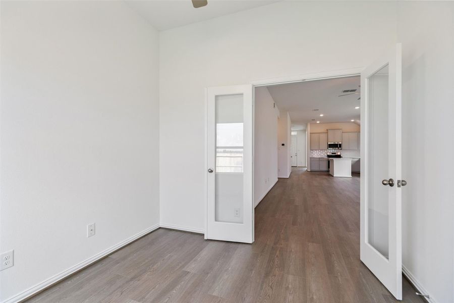 Spacious, unfurnished interior of a new home in Westland Ranch, League City (Image 18).