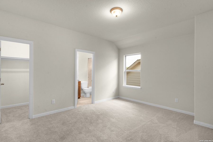 Spacious, unfurnished interior of a new home in Meyer Ranch - Enclave, New Braunfels (Image 16).