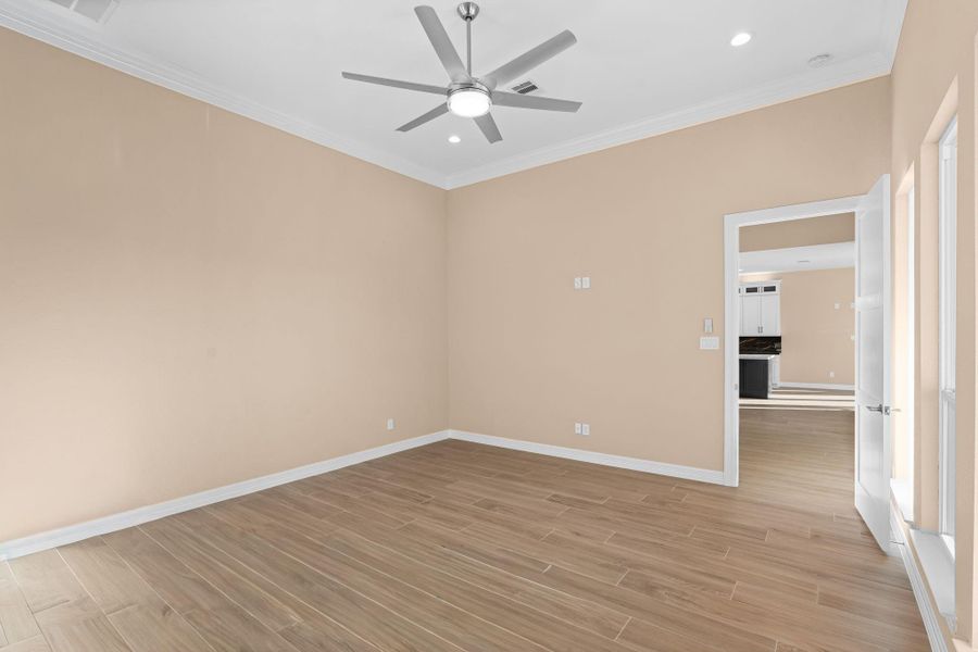 Spacious, unfurnished interior of a new home in , Kemah (Image 22).