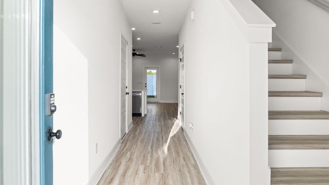 Spacious, unfurnished interior of a new home in Colonial East Townhomes, Panama City Beach (Image 15).