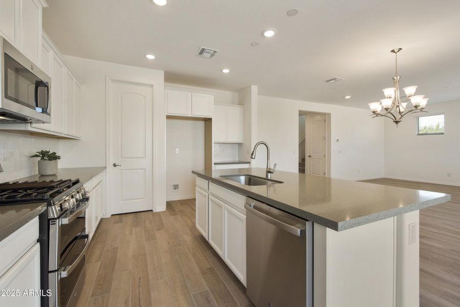 KITCHJEN / DINING KITCHJEN / DINING