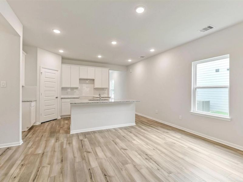 Spacious, unfurnished interior of a new home in Caney Creek Place, Conroe (Image 20).