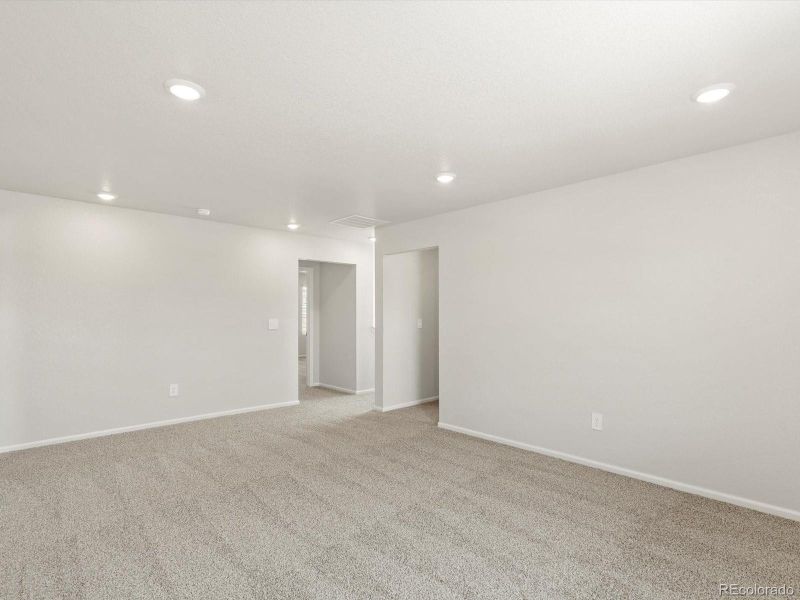 Spacious, unfurnished interior of a new home in Hidden Valley Farm, Severance (Image 14).