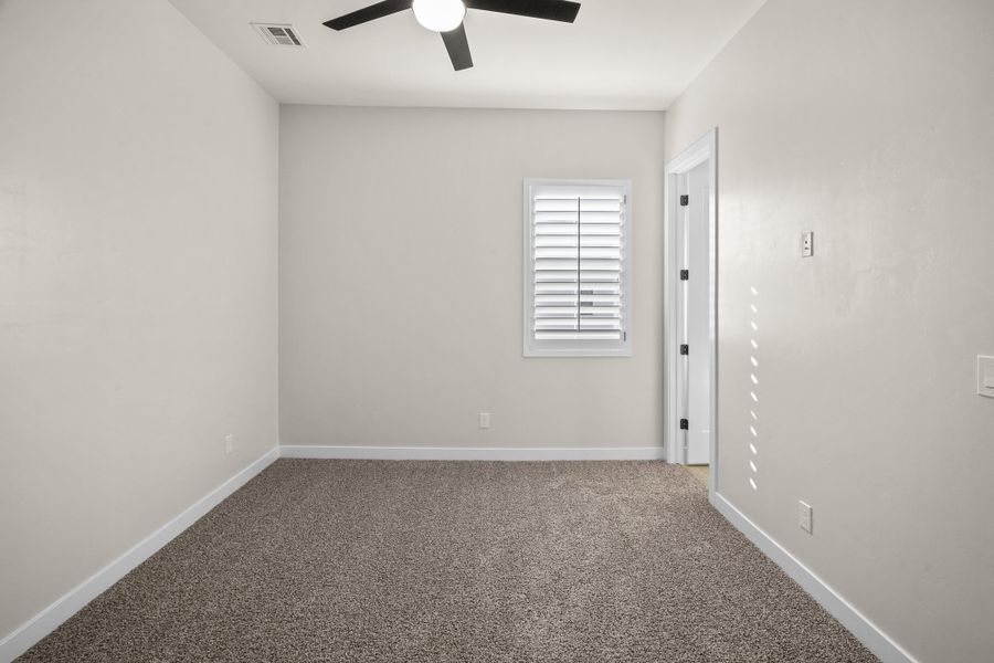 Spacious, unfurnished interior of a new home in Verdancia, El Paso (Image 26).