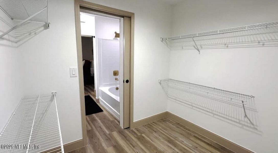 Spacious, unfurnished interior of a new home in , Jacksonville (Image 10).