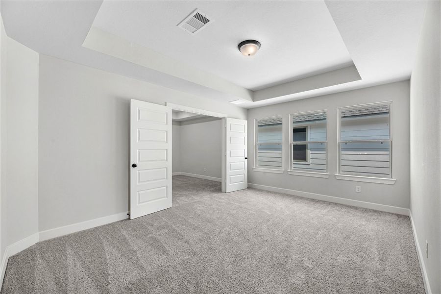 Spacious, unfurnished interior of a new home in Sunterra (Katy ISD), Katy (Image 19). Spacious, unfurnished interior of a new home in Sunterra (Katy ISD), Katy (Image 19).