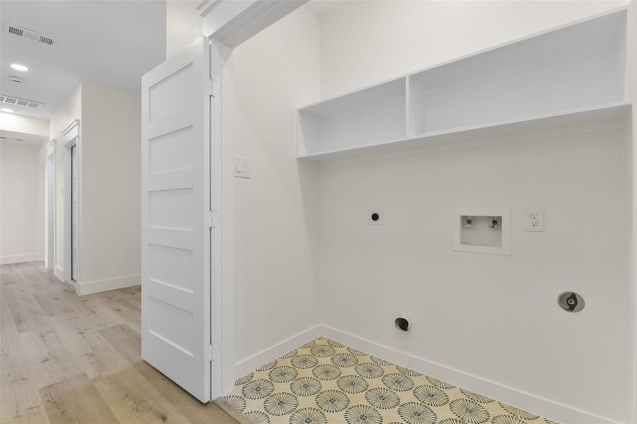 The laundry is conveniently located between the bedrooms. The laundry is conveniently located between the bedrooms.