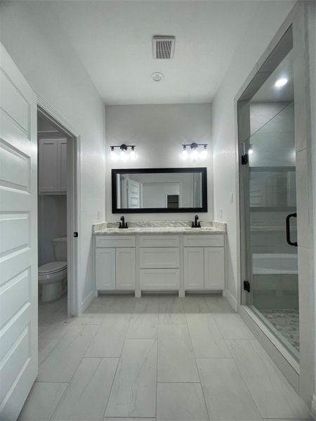 Furnished interior view inside a new home in , Anahuac (Image 5).