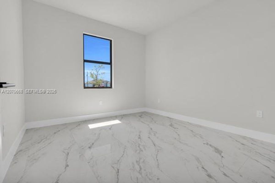 Spacious, unfurnished interior of a new home in , Cape Coral (Image 34).