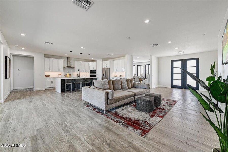 06-Family Room II 06-Family Room II