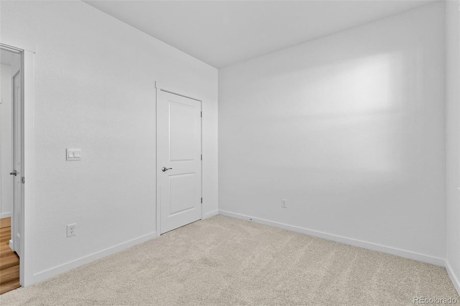 Spacious, unfurnished interior of a new home in Vantage, Berthoud (Image 32).
