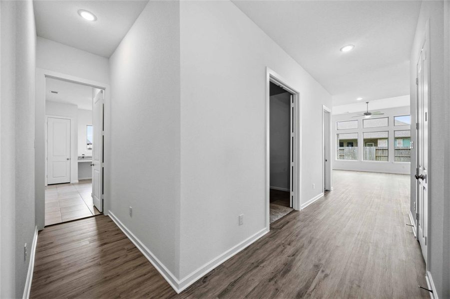 Spacious, unfurnished interior of a new home in Canterra Creek 60', Rosharon (Image 35). Spacious, unfurnished interior of a new home in Canterra Creek 60', Rosharon (Image 35).
