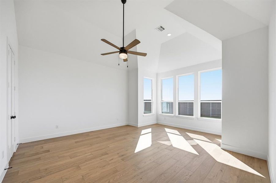 Spacious, unfurnished interior of a new home in Quail Hollow: 72ft. lots, Rockwall (Image 19).