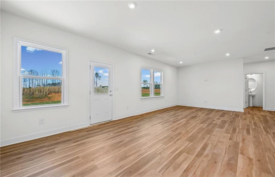 Spacious, unfurnished interior of a new home in Anderson Point, McDonough (Image 8).