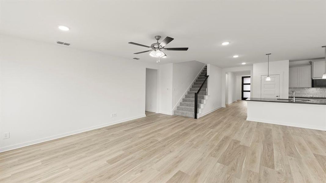 13. 1628 Elle - Family (2)