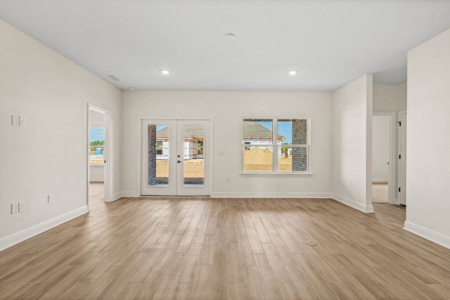 Spacious, unfurnished interior of a new home in Natureview, Freeport (Image 20).