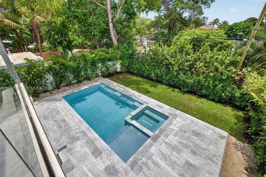 Exterior details and patio area of a home in , Fort Lauderdale (Image 34).
