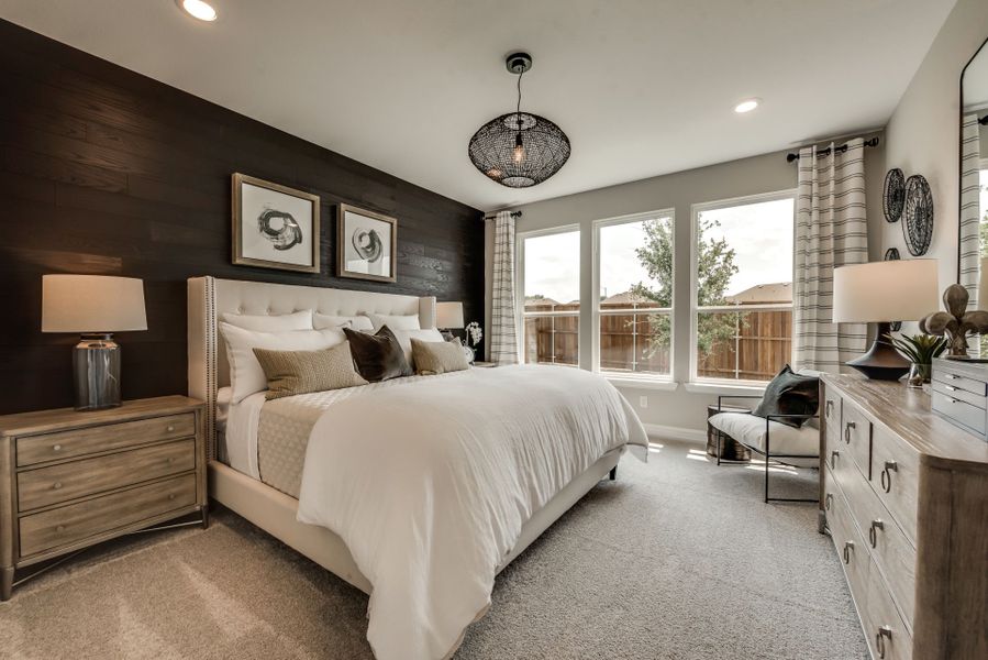 Representative furnished interior of a home built from the Harvard by Pulte Homes in Wellington, Fort Worth (Image 20).