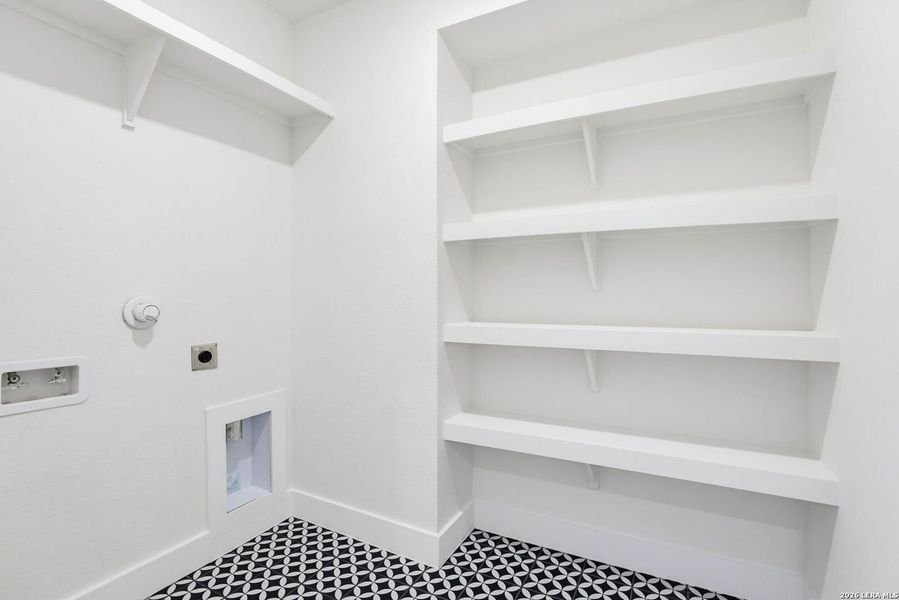 Spacious, unfurnished interior of a new home in Alsatian Oaks, Castroville (Image 20).