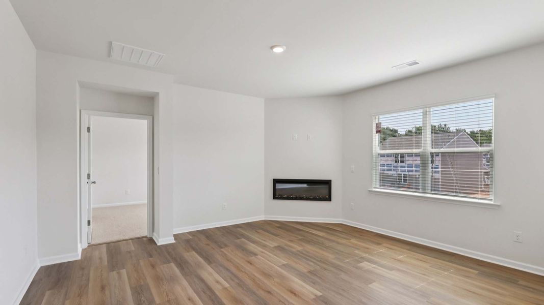 Representative unfurnished interior of a home built from the Cali by D.R. Horton in Granite Falls, Lancaster (Image 17).