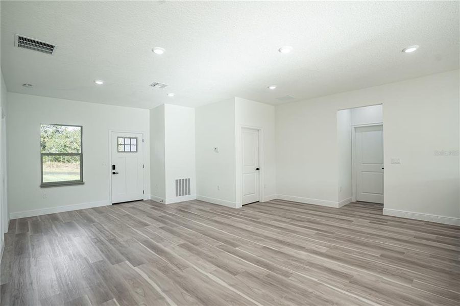 Spacious, unfurnished interior of a new home in , Ocala (Image 35).