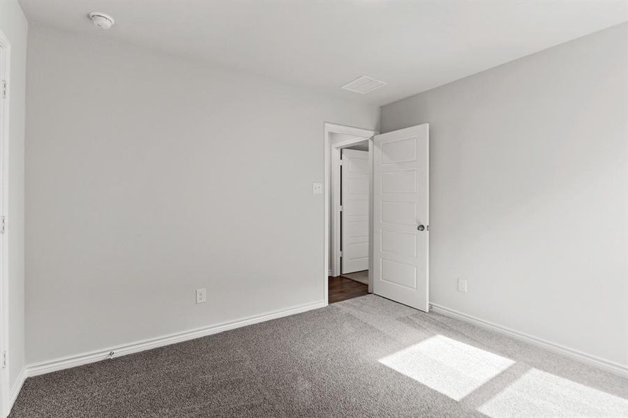 Spacious, unfurnished interior of a new home in Deer Creek, Fort Worth (Image 26). Spacious, unfurnished interior of a new home in Deer Creek, Fort Worth (Image 26).