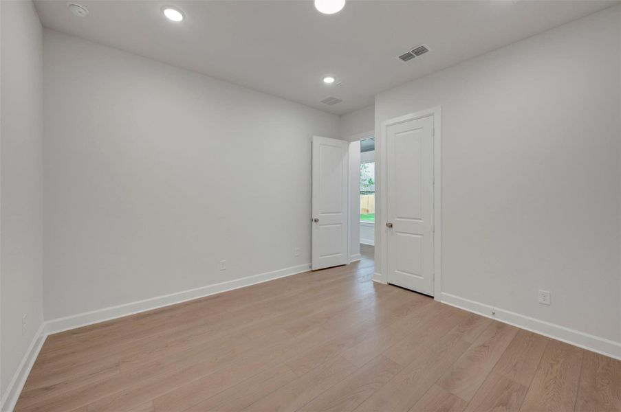 Spacious, unfurnished interior of a new home in ARTAVIA - Parkview Collection, Conroe (Image 28).