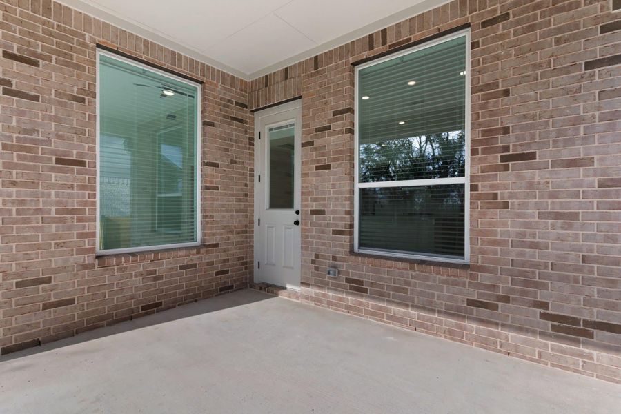 Exterior details and patio area of a home in Highland Village, Georgetown (Image 14).