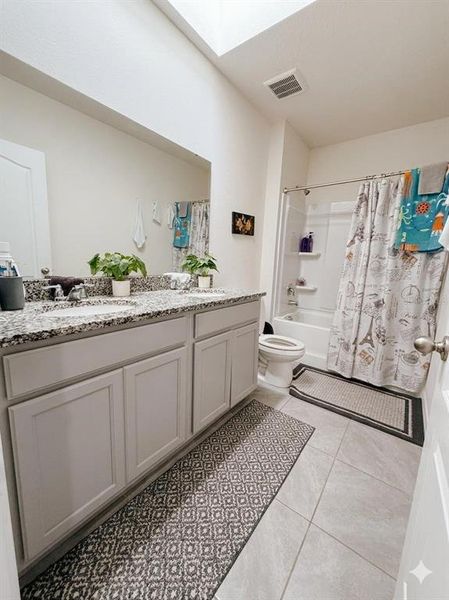 Furnished interior view inside a new home in , Kissimmee (Image 17).