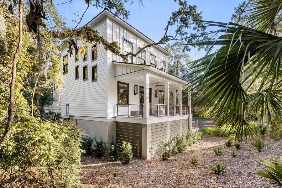 Exterior details and patio area of a home in , Seabrook Island (Image 35).
