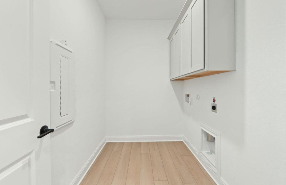 Spacious, unfurnished interior of a new home in Crescent Bluff, Georgetown (Image 18).